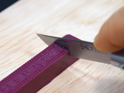 パーリー色以外はナイフで切ることができます
